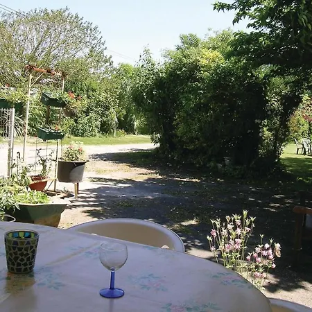 Stunning In Sur Gironde W/ 2 Bedrooms Arces-sur-Gironde