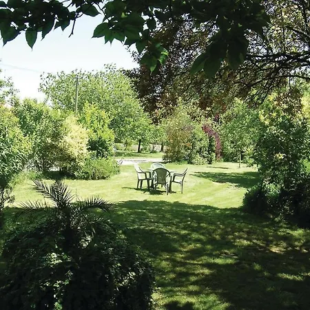 Hébergement de vacances Stunning In Sur Gironde W/ 2 Bedrooms *